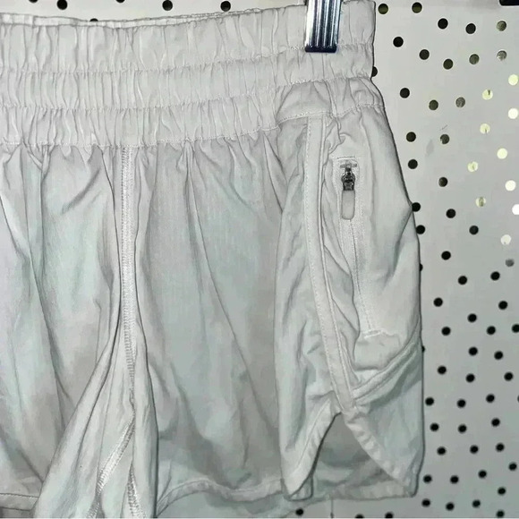 Lululemon Tracker Short V - Picture 3 of 9